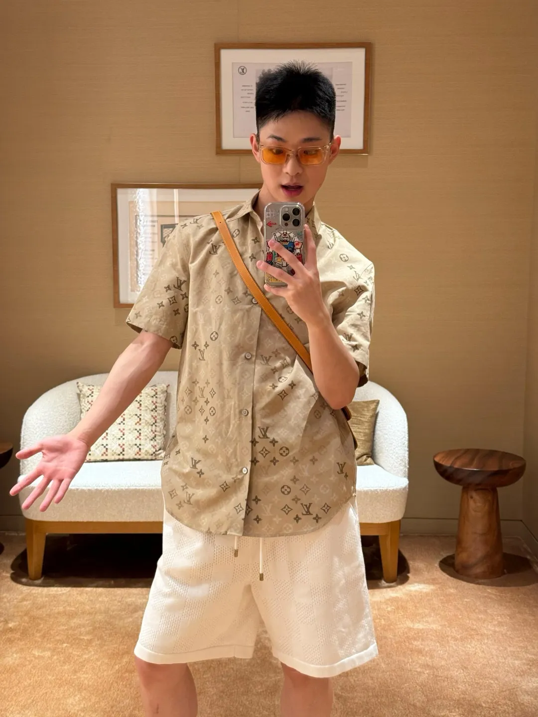 Louis Vuitton/ Khaki